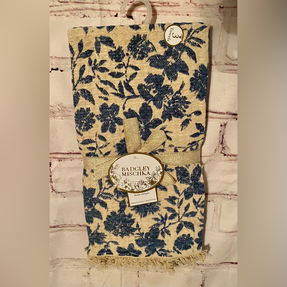 Badgley Mischka Towel Set (3-Pack) | Blue Floral Jacquard NWT